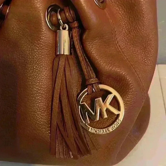 Michael Kors  bucket bag - Picture 2 of 3